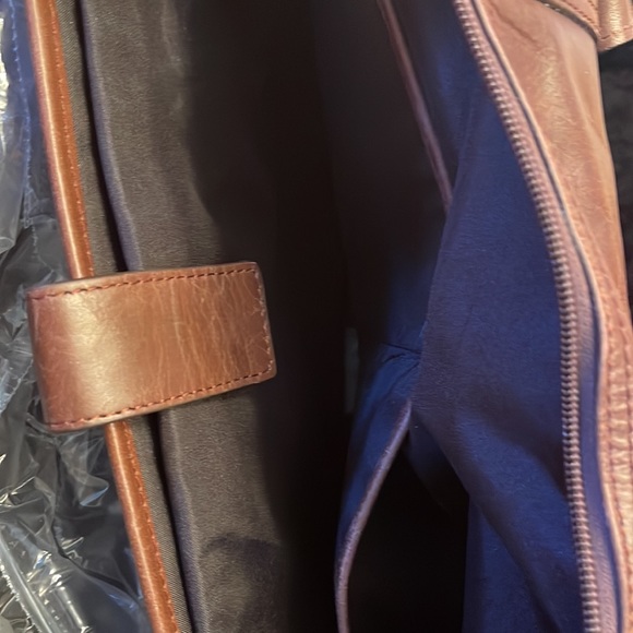 NWOT LARGE WEEKENDER SATCHEL RUGID SLIGHT DISTRESSED BROWN SMOOTH COWHIDE - Picture 8 of 9